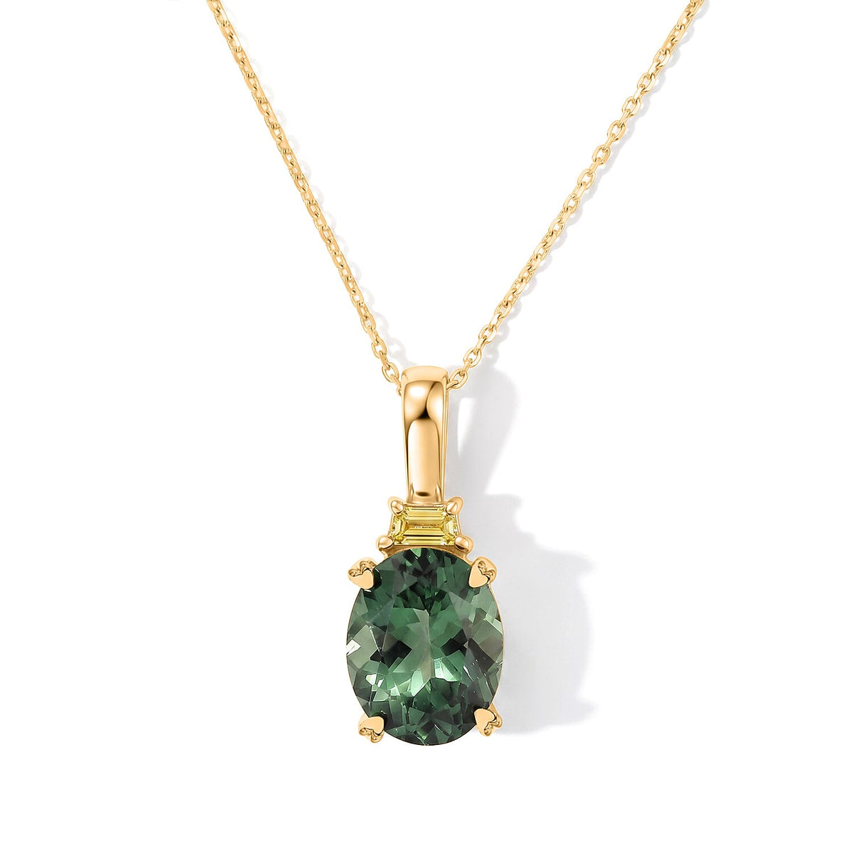 Pendant with Chain (Size 20) Gold Wt. 3.43 g 3.40 ctw..