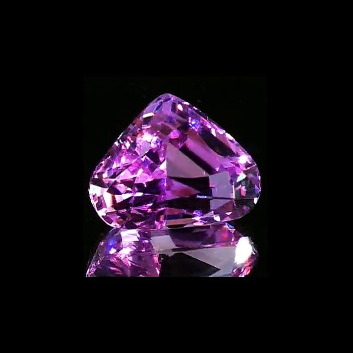 AAAA Patroke Kunzite (Fancy Free Size) 40.00 ctw