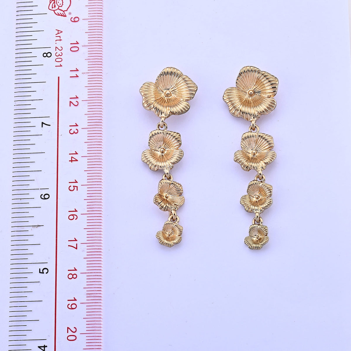 Dangling Heart Earrings in Goldtone