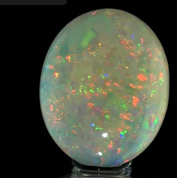 AAAA Australian White Opal (Ovl Free Size) 4.00 ctw